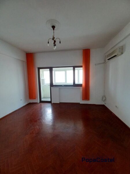 Piata Romana - Magheru 4 camere et. 4/8 balcon lift ideal birou/cabinet/locuinta