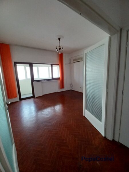 Piata Romana - Magheru 4 camere et. 4/8 balcon lift ideal birou/cabinet/locuinta