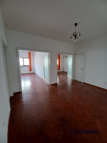 Piata Romana - Magheru 4 camere et. 4/8 balcon lift ideal birou/cabinet/locuinta