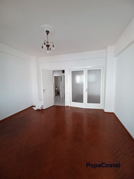 Piata Romana - Magheru 4 camere et. 4/8 balcon lift ideal birou/cabinet/locuinta