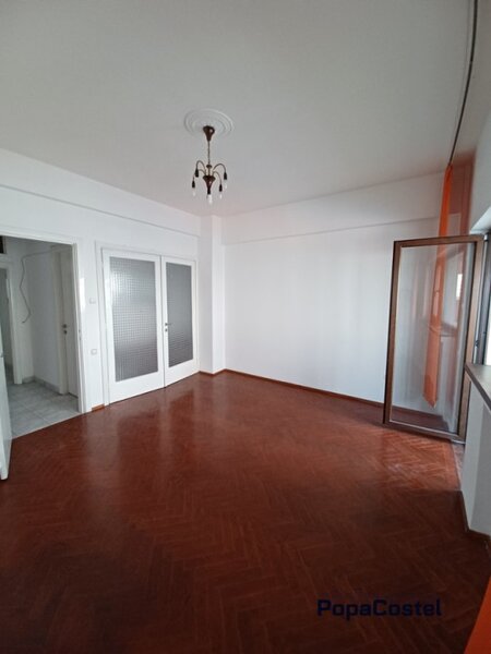 Piata Romana - Magheru 4 camere et. 4/8 balcon lift ideal birou/cabinet/locuinta