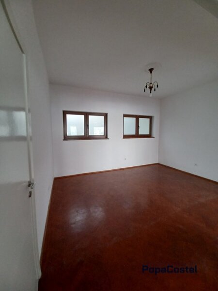 Piata Romana - Magheru 4 camere et. 4/8 balcon lift ideal birou/cabinet/locuinta