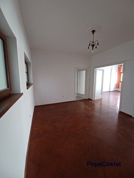 Piata Romana - Magheru 4 camere et. 4/8 balcon lift ideal birou/cabinet/locuinta