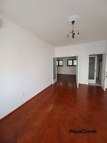 Piata Romana - Magheru 4 camere et. 4/8 balcon lift ideal birou/cabinet/locuinta