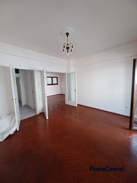 Piata Romana - Magheru 4 camere et. 4/8 balcon lift ideal birou/cabinet/locuinta