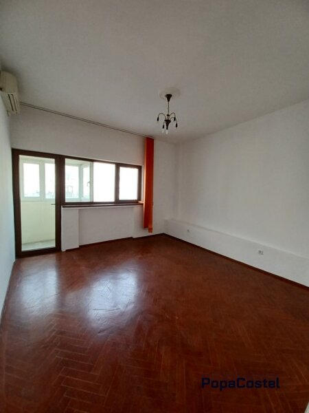 Piata Romana - Magheru 4 camere et. 4/8 balcon lift ideal birou/cabinet/locuinta