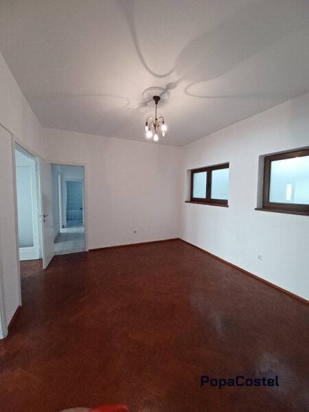 Piata Romana - Magheru 4 camere et. 4/8 balcon lift ideal birou/cabinet/locuinta