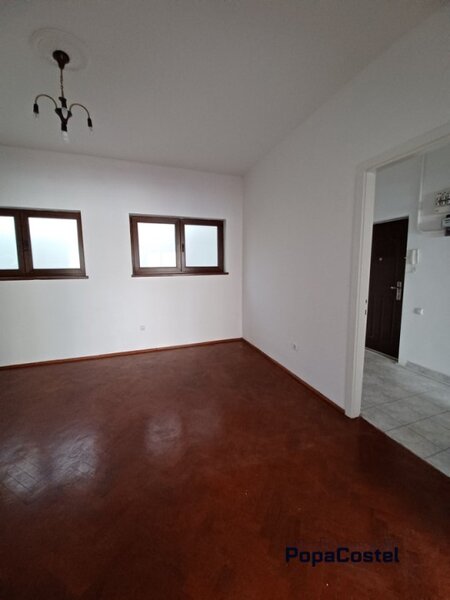 Piata Romana - Magheru 4 camere et. 4/8 balcon lift ideal birou/cabinet/locuinta